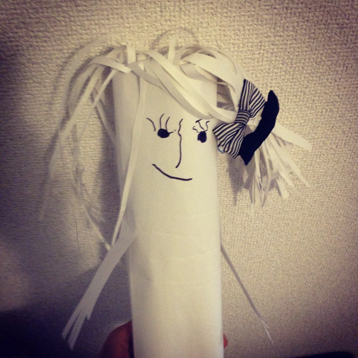 髪を切りにきた紙の子供